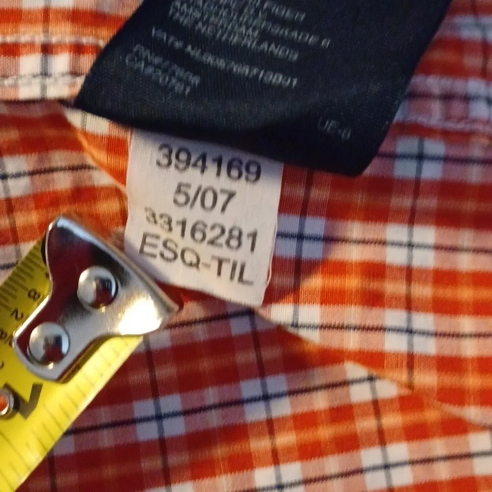 TOMMY HILFIGER MENS SHORTS SHEEVE BUTTON UP SHIRT. SIZE XL.